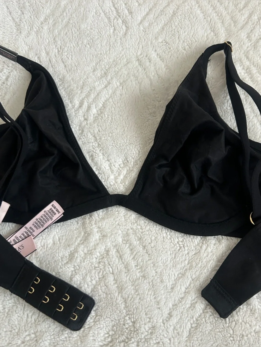 Victorias Secret. Incredible black unlined plunge bra - Picture 3 of 7